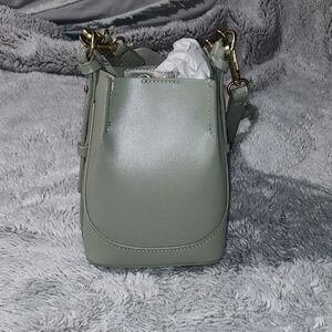 Elegant Green Leather Handbag